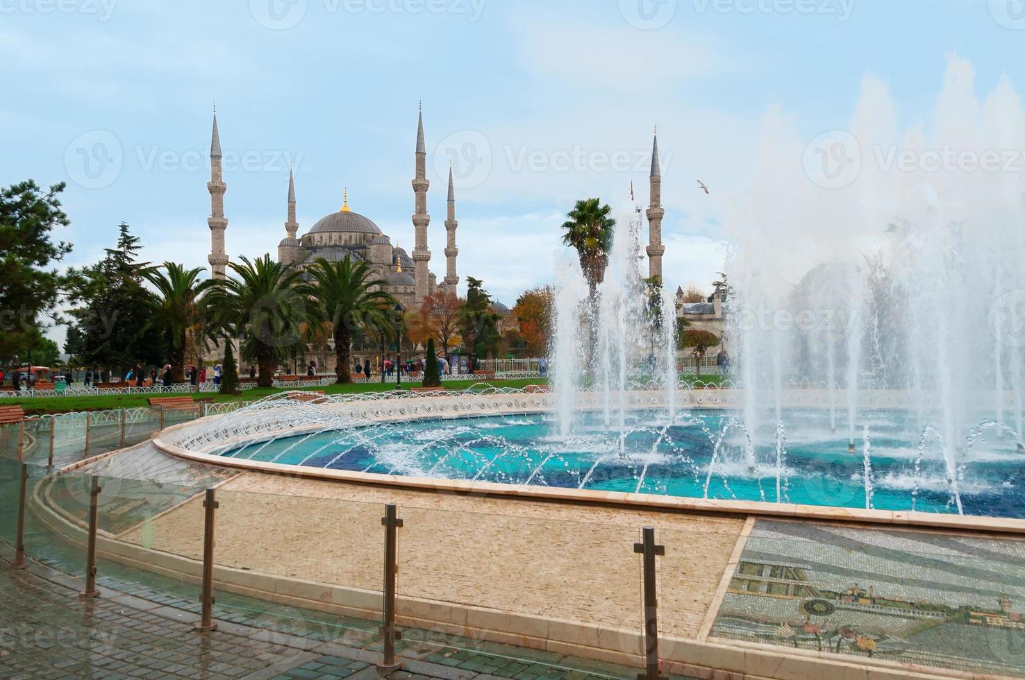 blauwe moskee in istanbul, sultanahmet-plein foto