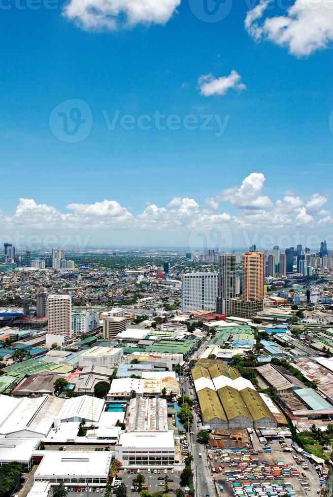 zonnige luchtfoto uitzicht op de stad panorama foto