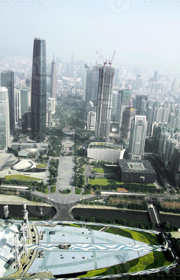 uitzicht vanaf kanton toren naar Guangzhou stad foto