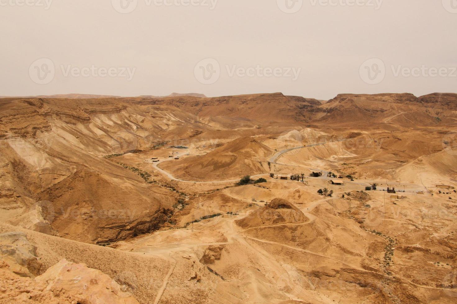 een uitzicht op het oude joodse fort van masada in israël foto