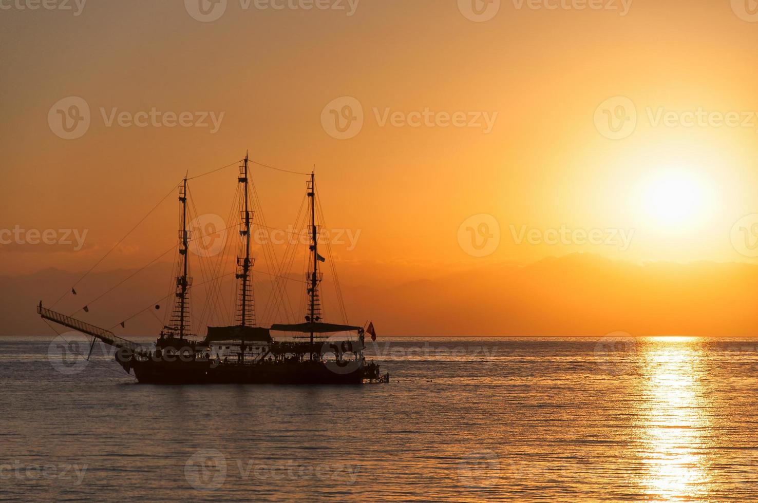 zonsondergang silhouet schip foto