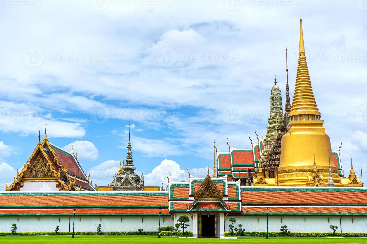 een mijlpaal van wat phra kaew in bangkok, thailand. een plek waar iedereen in elke religie kan worden bekeken. foto