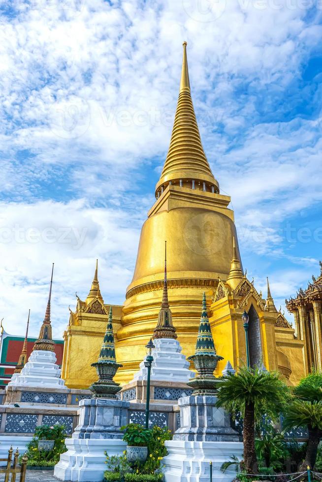 een mijlpaal van wat phra kaew in bangkok, thailand. een plek waar iedereen in elke religie kan worden bekeken. foto