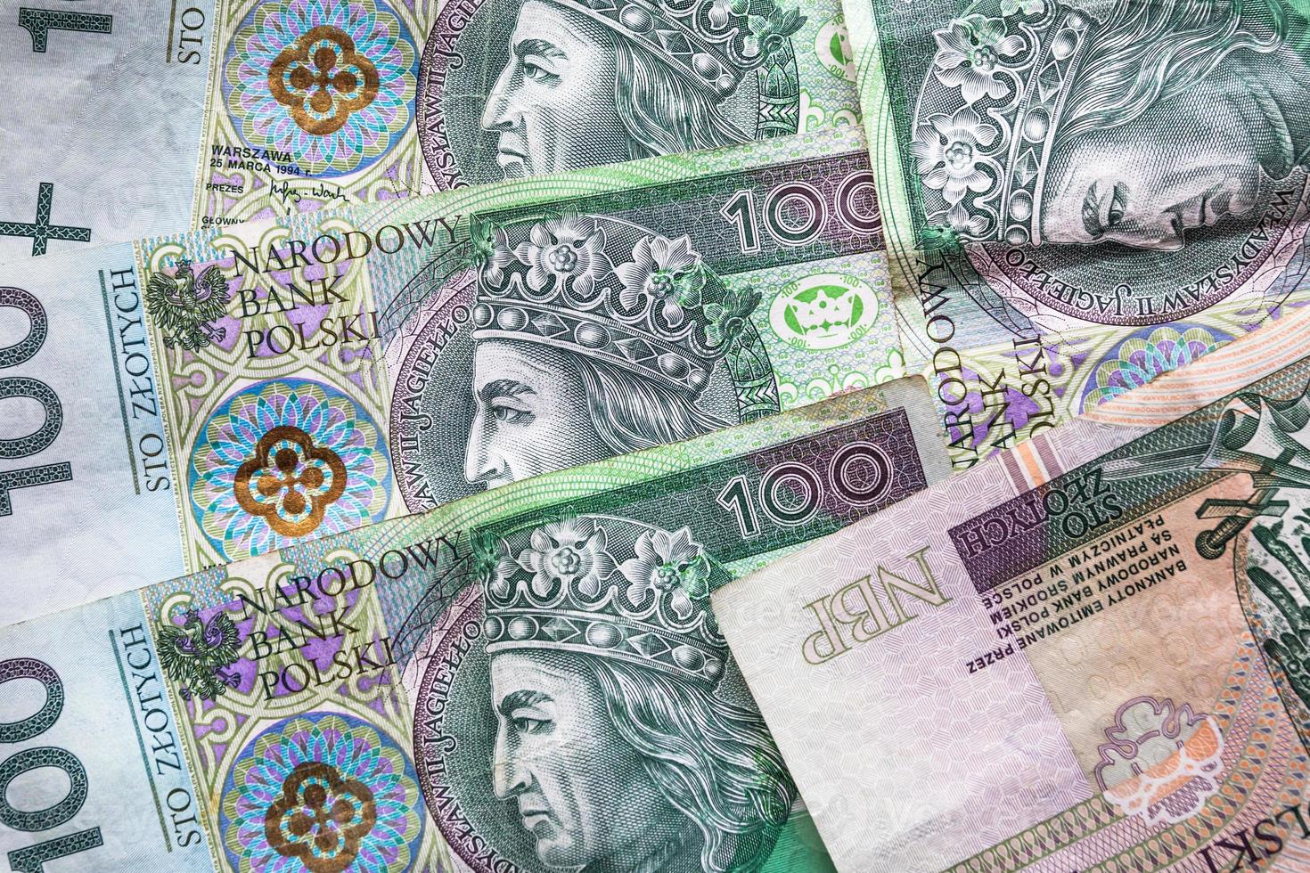 geld achtergrond gestapeld veel Poolse bankbiljetten foto