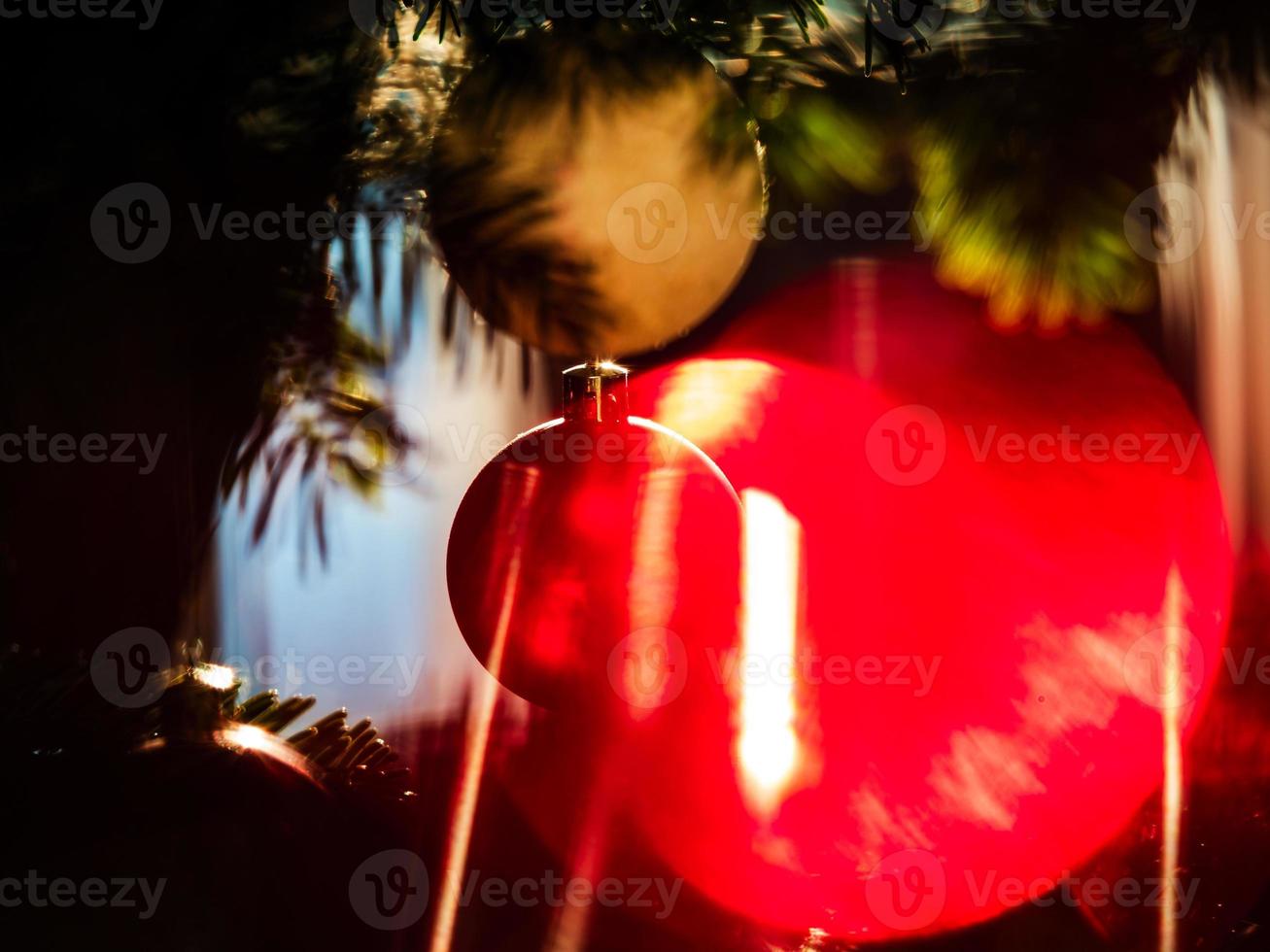 kerstboom ballen. mooie bokeh. Feestelijke stemming. foto