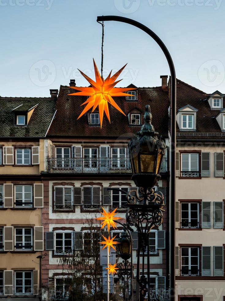 straten van de oude binnenstad van Straatsburg. zonnige dag, perspectief. foto