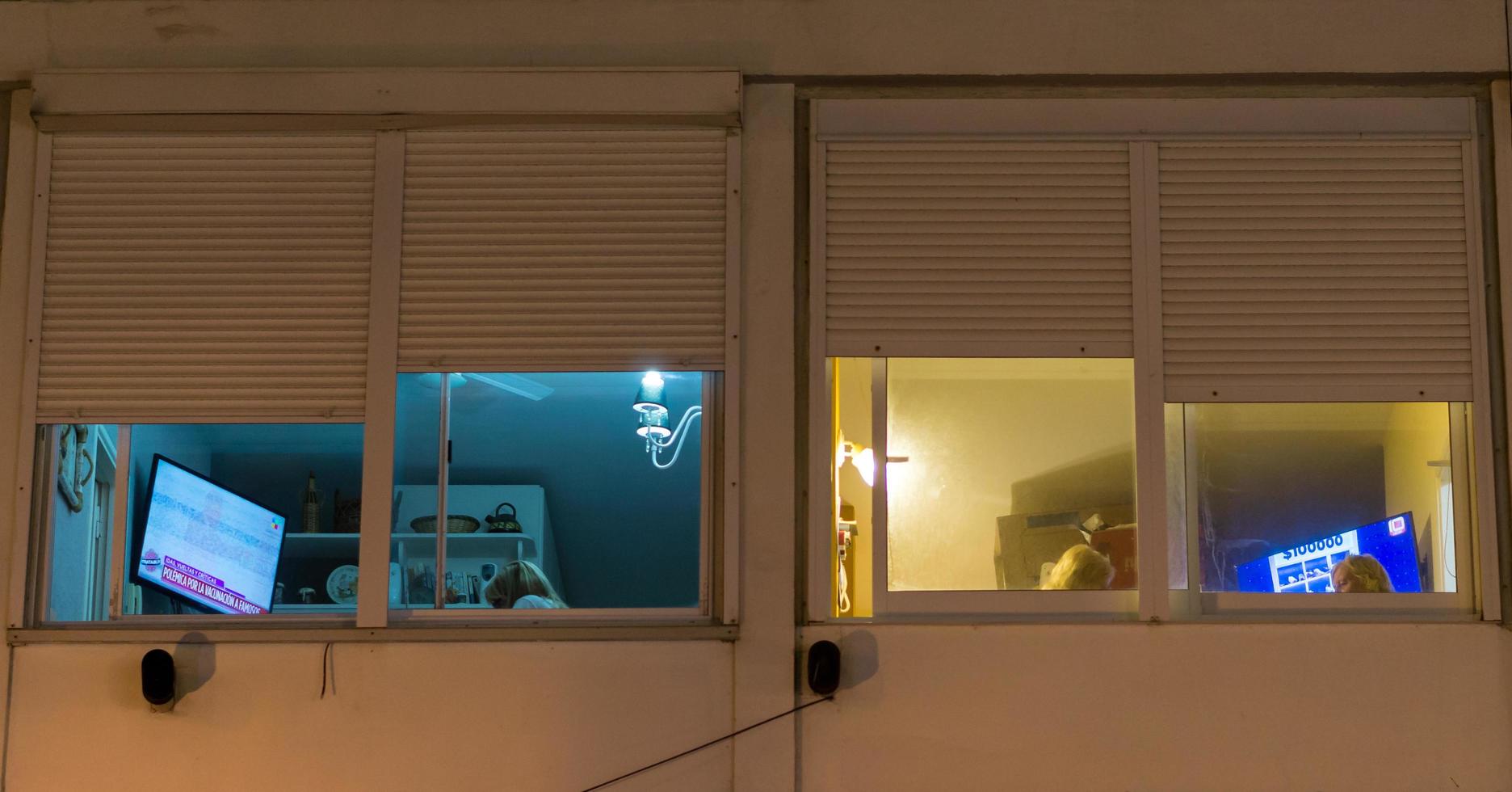 Buenos Aires, Argentinië. 2022. 2 appartementen gespiegeld, kleur inbegrepen foto