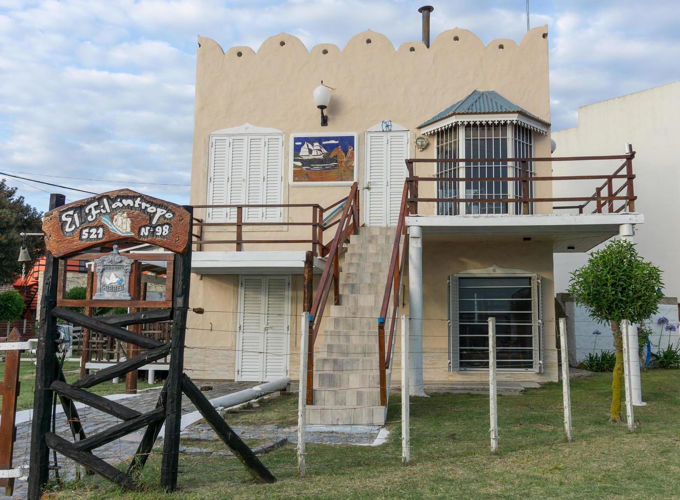 el filantropo huis op het strand van queequen foto