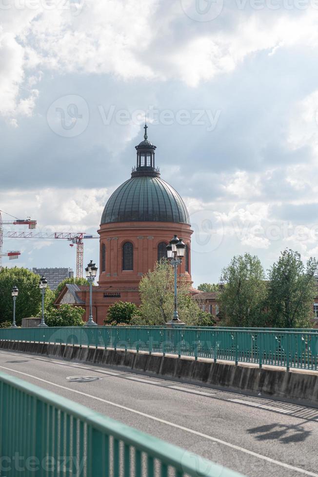 dome de la grave op zonnige dag in toulouse, frankrijk in de zomer van 2022. foto