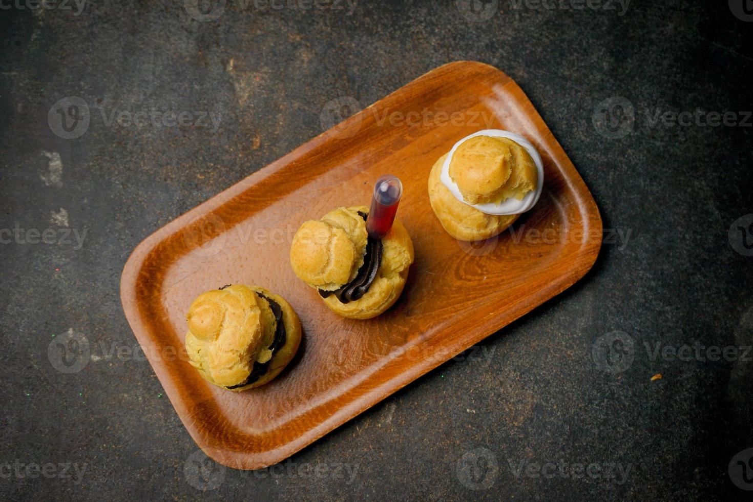 nastar is een typisch Indonesische cake gemaakt van tarwebloem gevuld met ananasjam foto