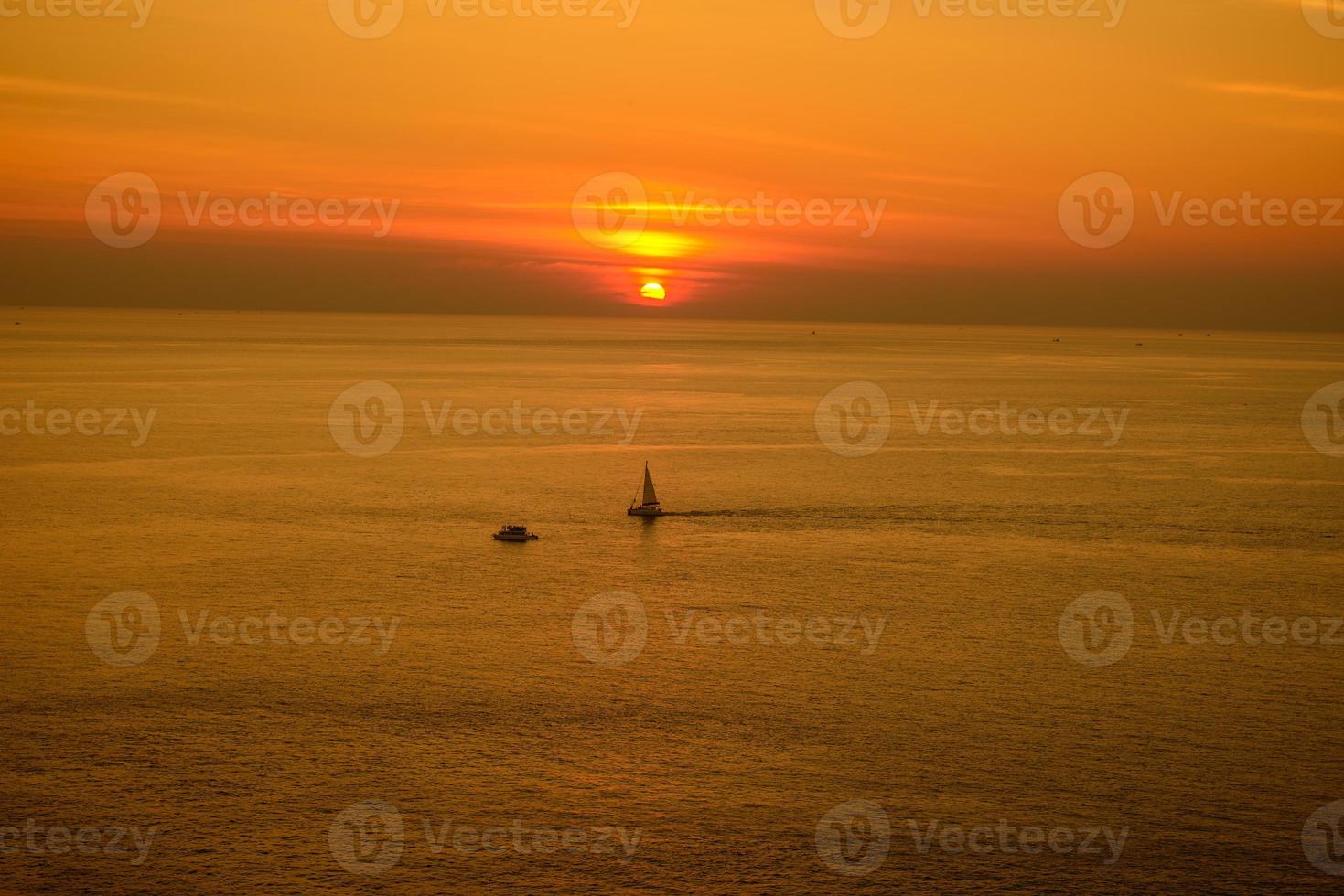 promthep cape, de iconische plek om de zonsondergang te zien in Phuket, Thailand foto