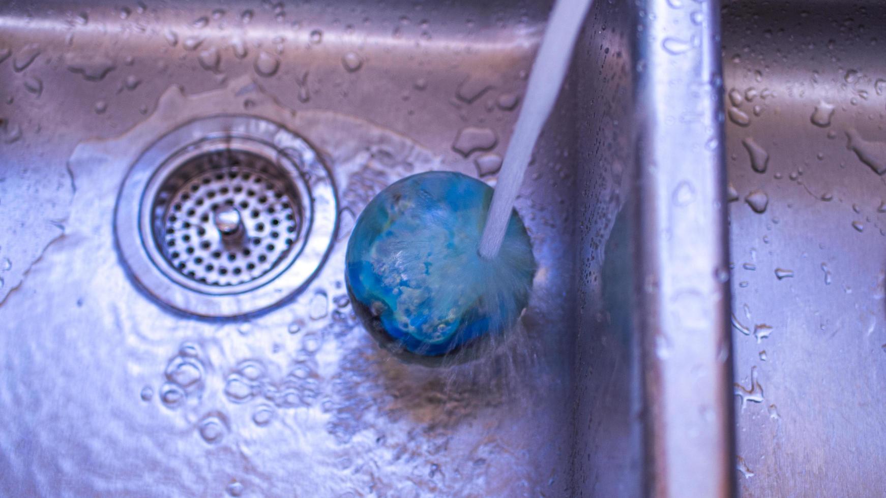 californië droogte houdt aan waterverspilling doet pijn aan onze gemeenschap vloeibaar mooi water ondersteunt het leven foto