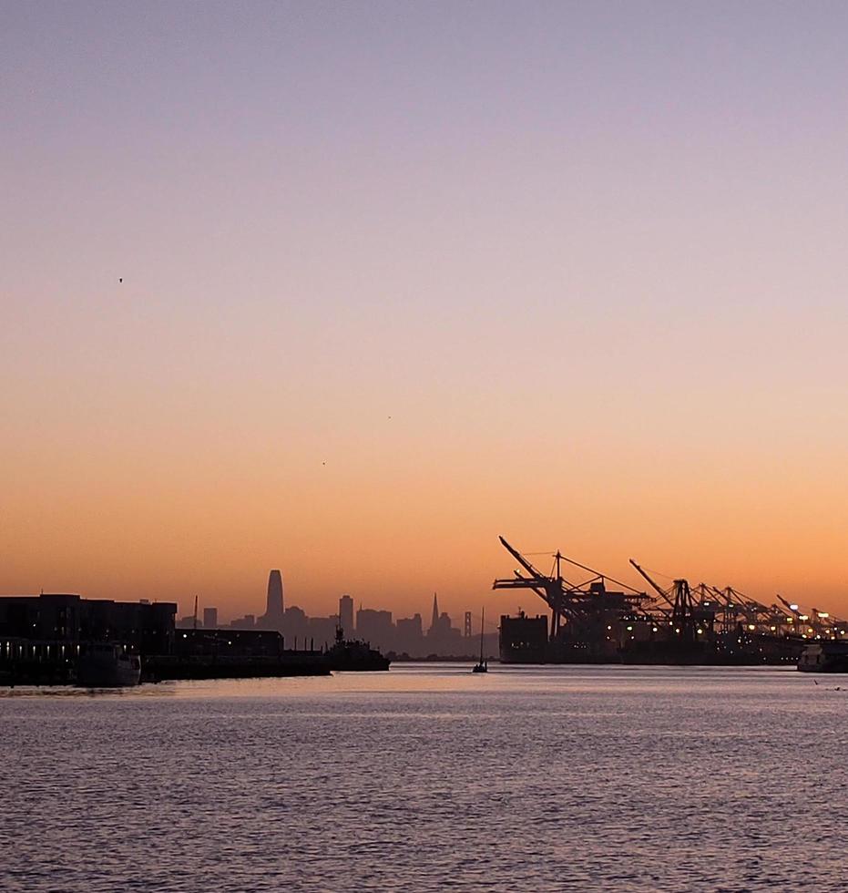 eikenland scheepswerf san francsico stadsgezicht zonsondergang oranje bruin foto
