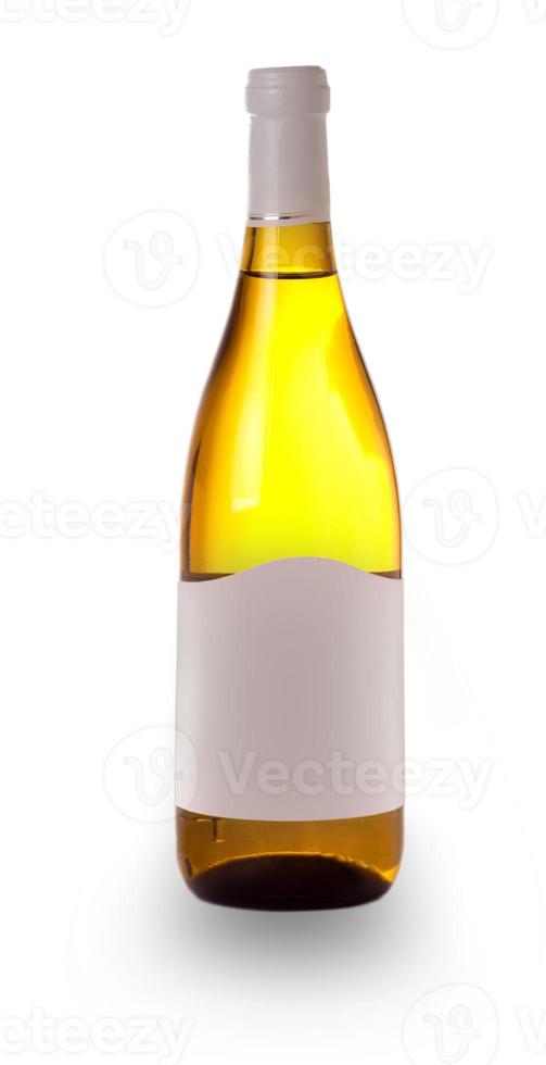 fles droge lichte wijn op de witte foto