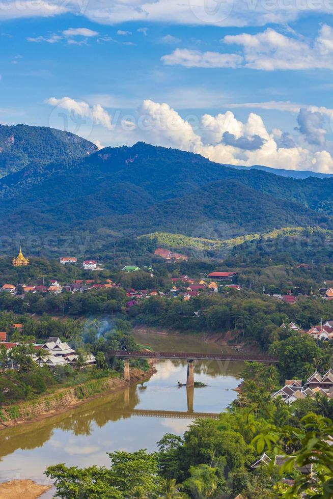 panorama van het landschap mekong rivier en luang prabang laos. foto