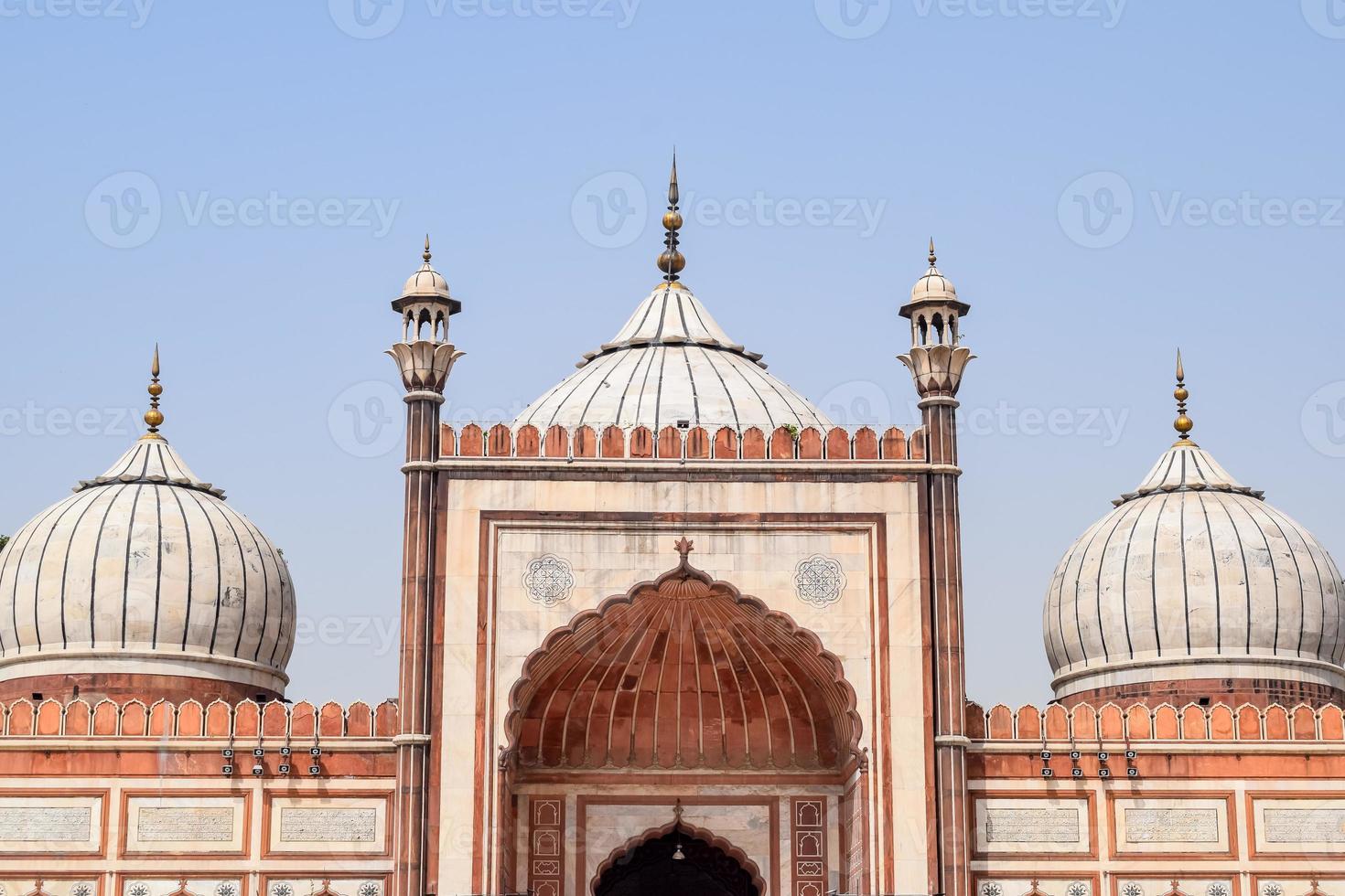 architectonisch detail van jama masjid moskee, oud delhi, india, de spectaculaire architectuur van de grote vrijdag moskee jama masjid in delhi 6 tijdens ramzan seizoen, de belangrijkste moskee in india foto