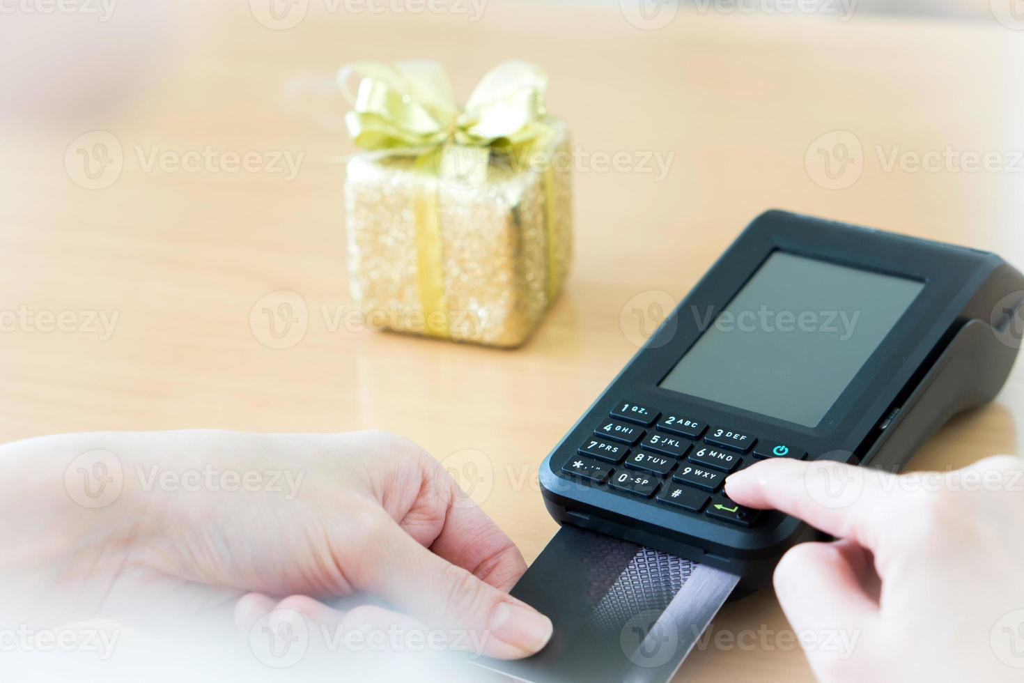 betalen met nfc-technologie op creditcard foto