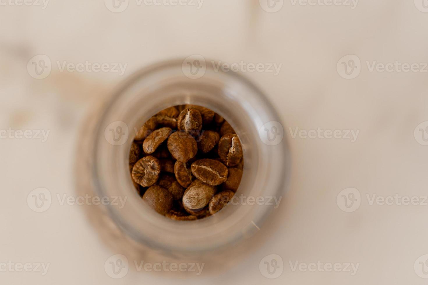 kopje warme cappuccino koffie op tafel foto