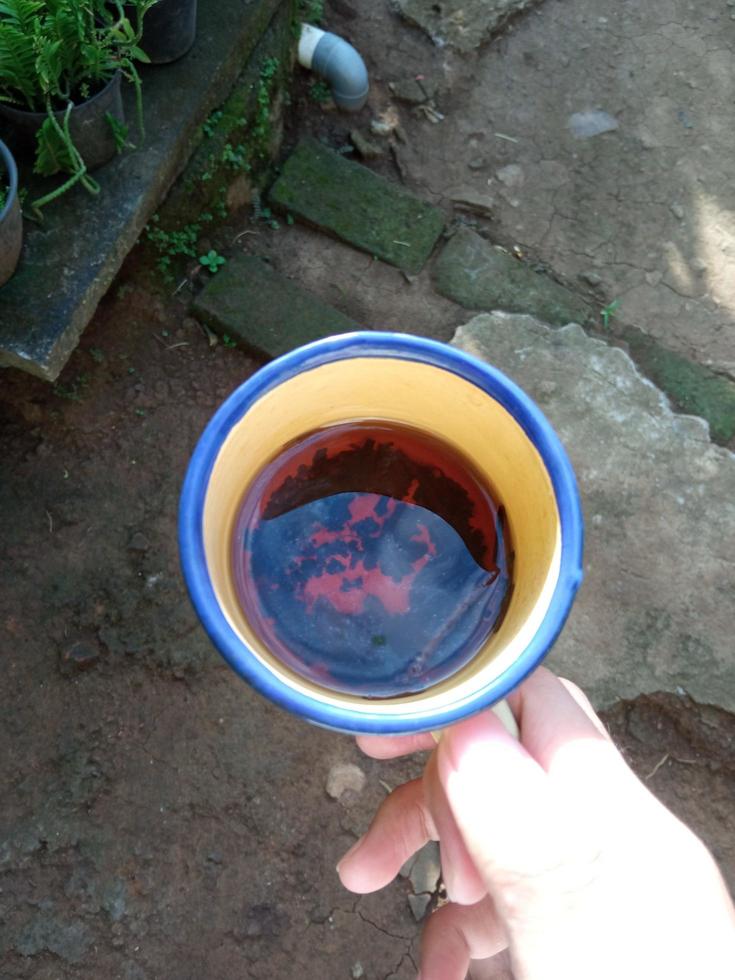een kopje thee op een zonnige ochtend foto