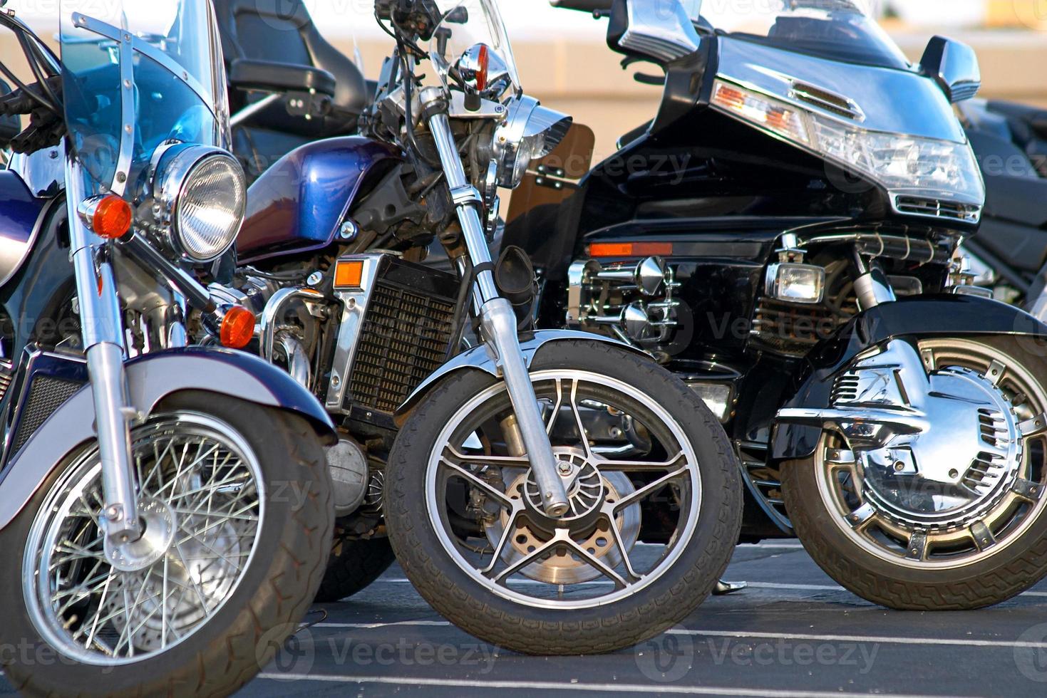 drie motorfietsenclose-up foto
