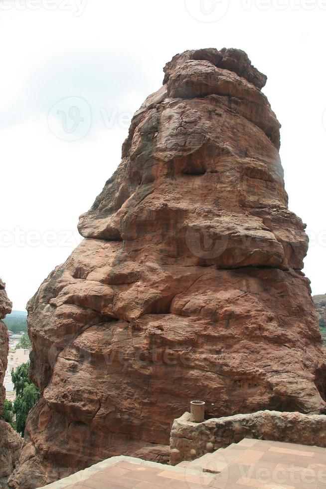 monster rock in badami foto