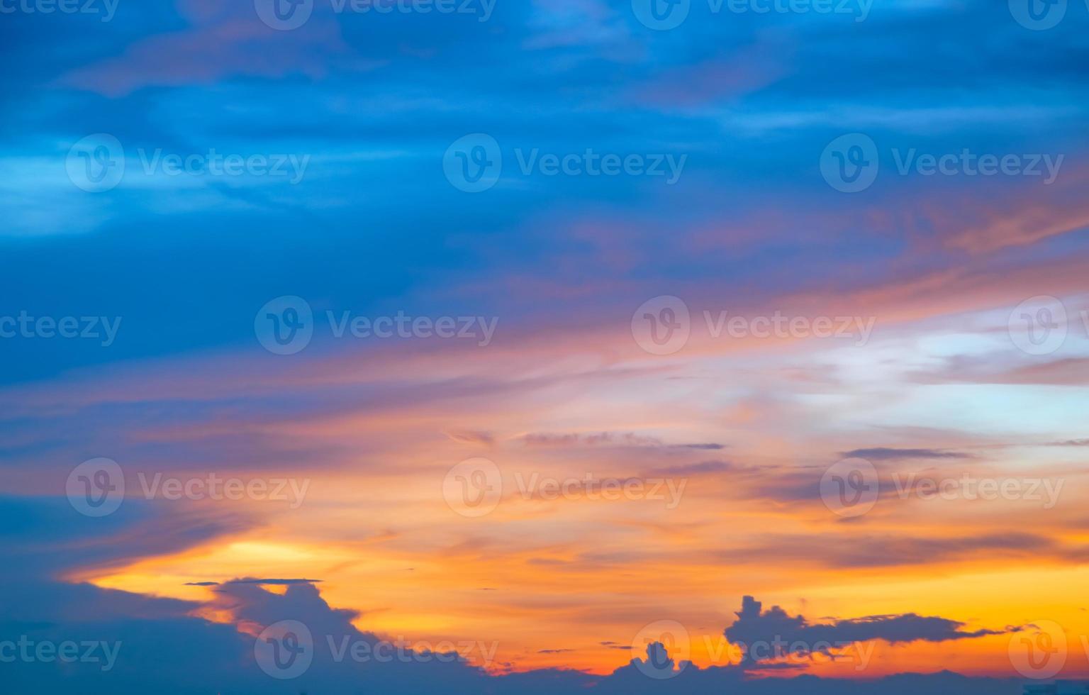 hemelachtergrond met de wolk. natuur abstract foto