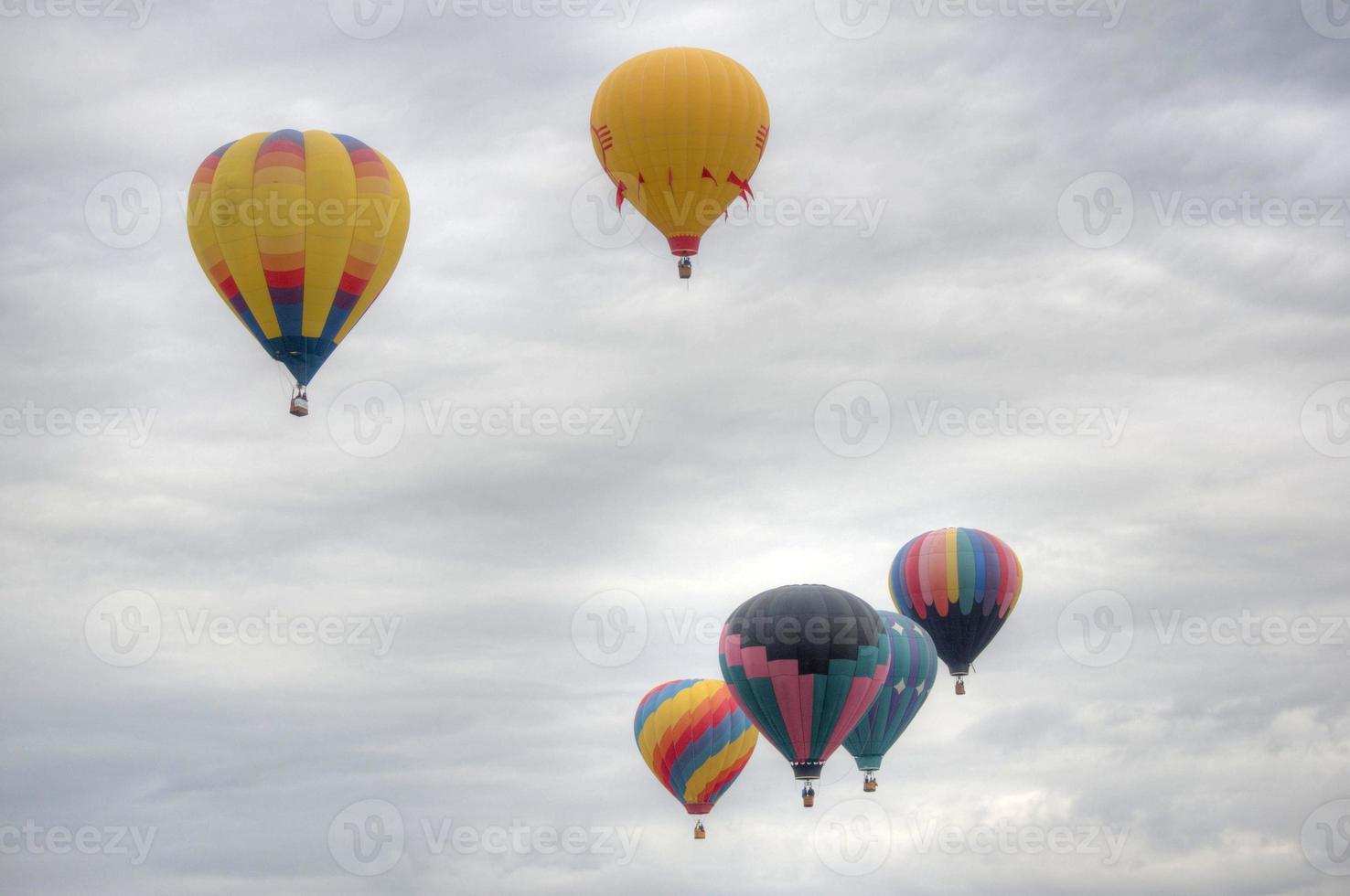 zes heteluchtballonnen foto
