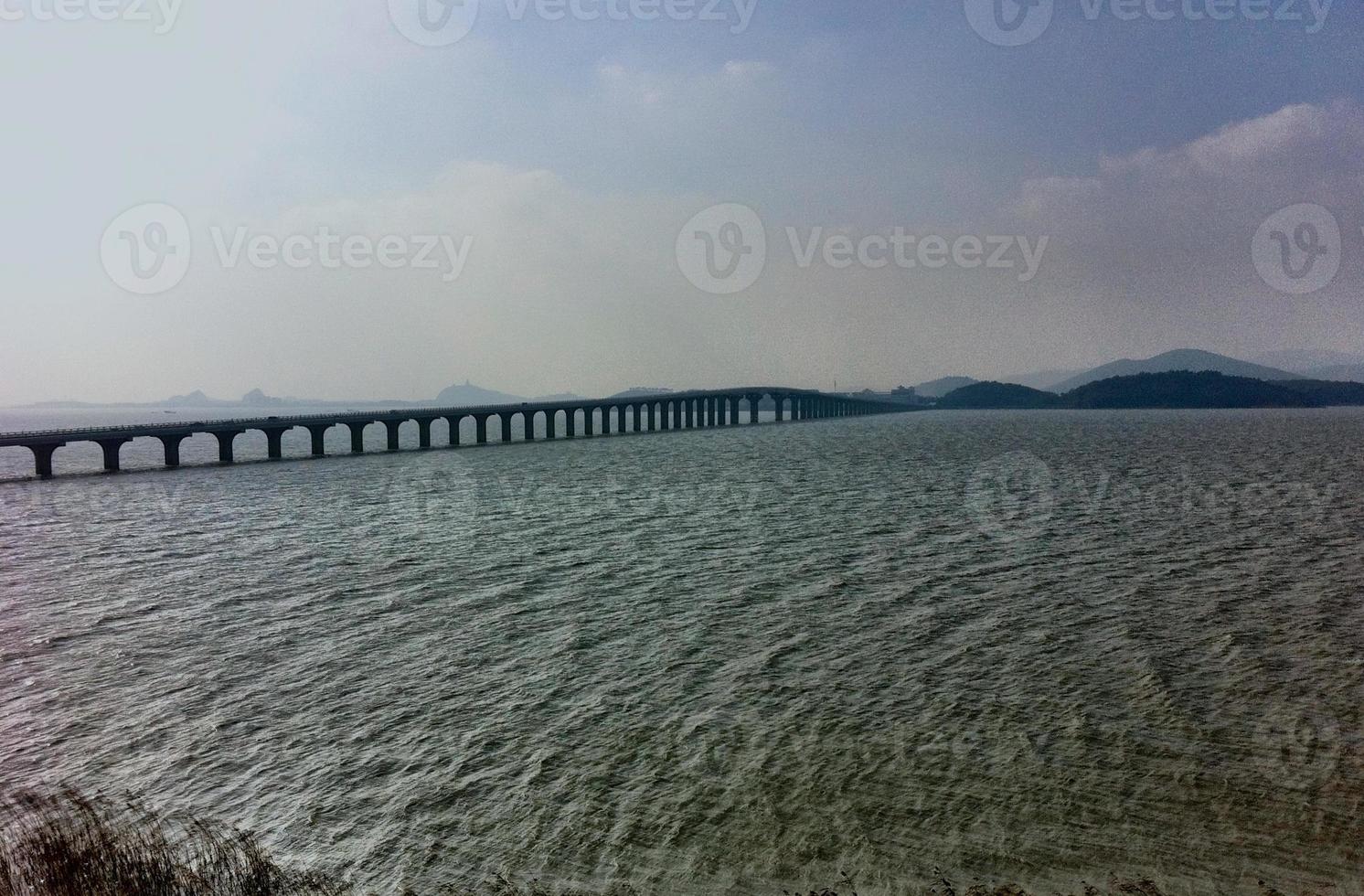 snelweg brug verbindende eilanden in suzhou meergebied. foto