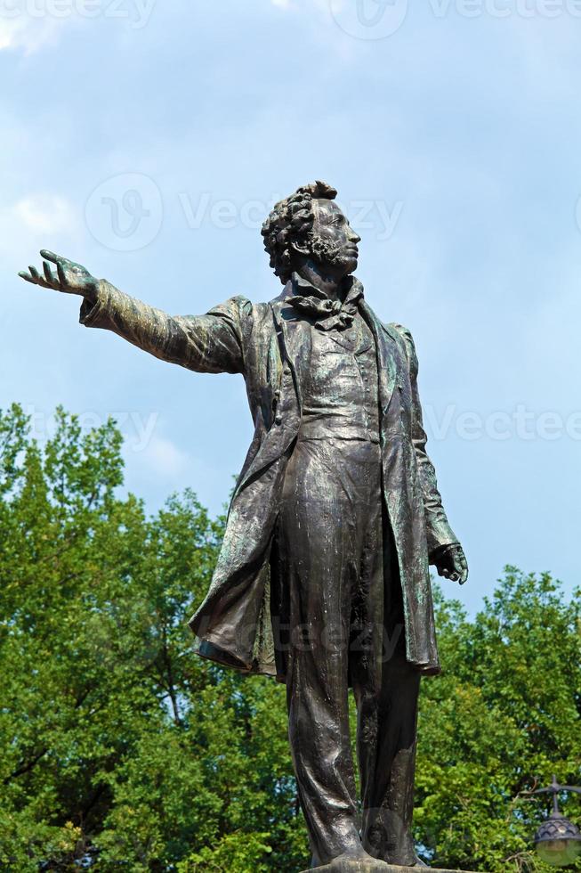 beroemde dichter Alexander Pushkin standbeeld, Sint-Petersburg foto