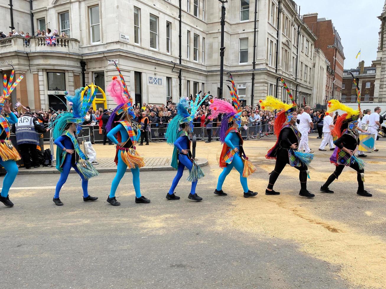 londen in het verenigd koninkrijk in juni 2022. een zicht op de platina jubileumparade in londen foto