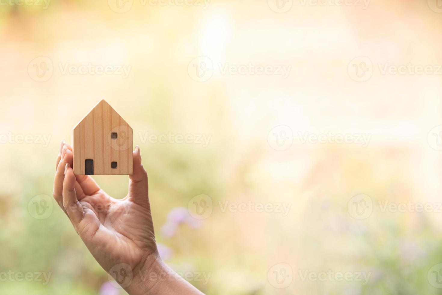 klein huisontwerp met bokehachtergrond klein huis foto