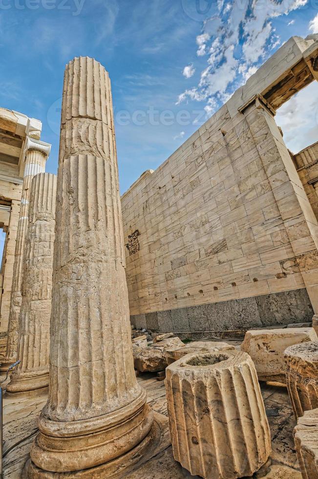 propylaea, de ingang van de Akropolis van Athene foto