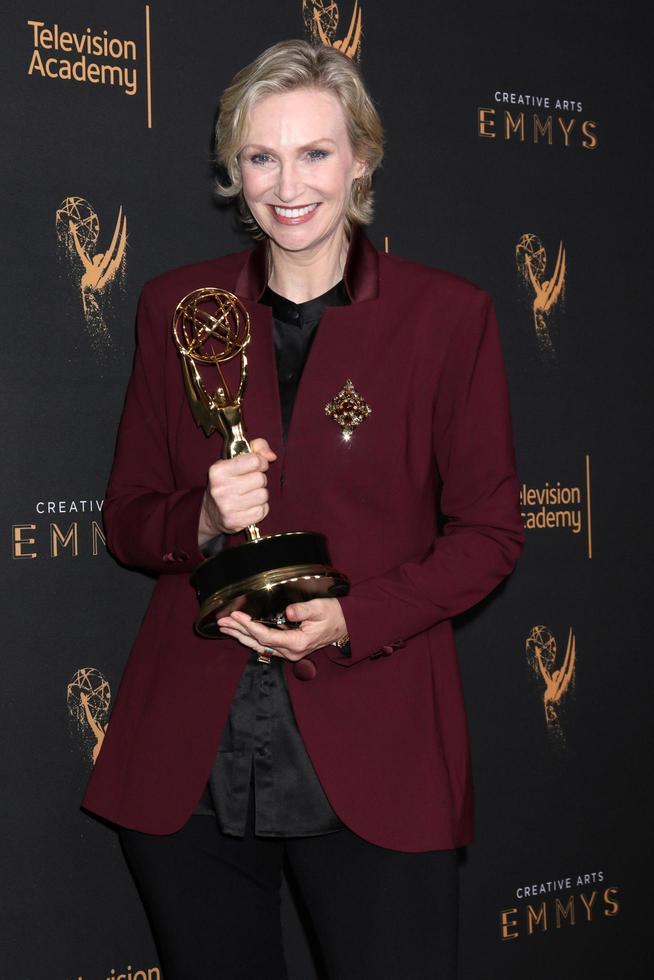 los angeles - 9 sep jane lynch bij de creatieve emmy awards 2017 in het microsoft theater op 9 september 2017 in los angeles, ca foto