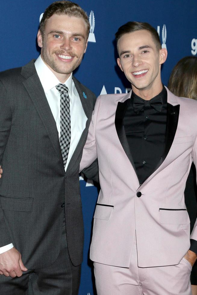 los angeles - 12 april gus kenworthy, adam rippon bij glaad media awards los angeles in beverly hilton hotel op 12 april 2018 in beverly hills, ca foto