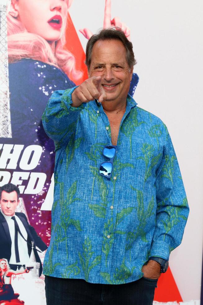 los angeles 25 jul - jon lovitz bij de spion die me dumpte première in het dorpstheater op 25 juli 2018 in westwood, ca foto