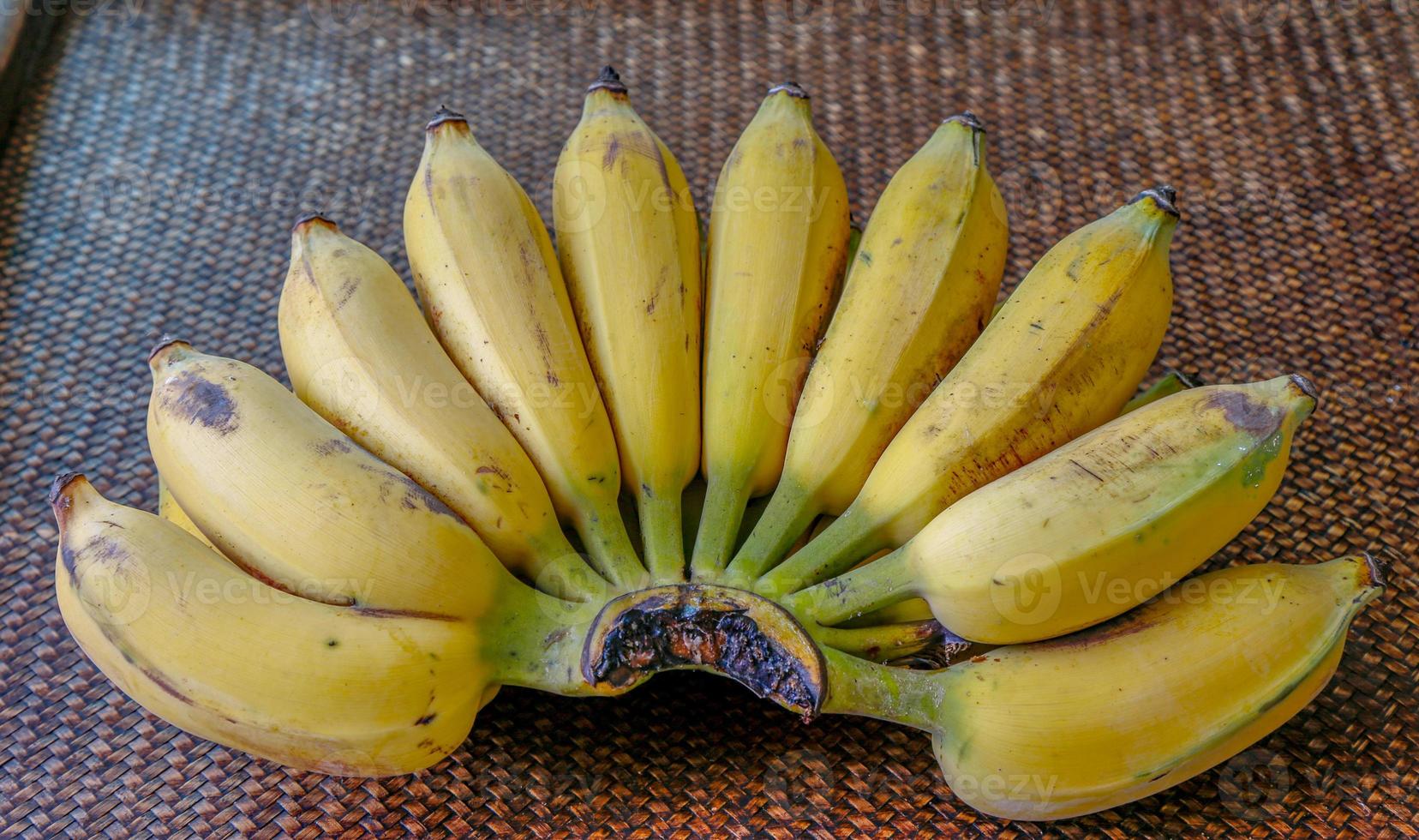 aziaten rijpe banaan op tafel. foto