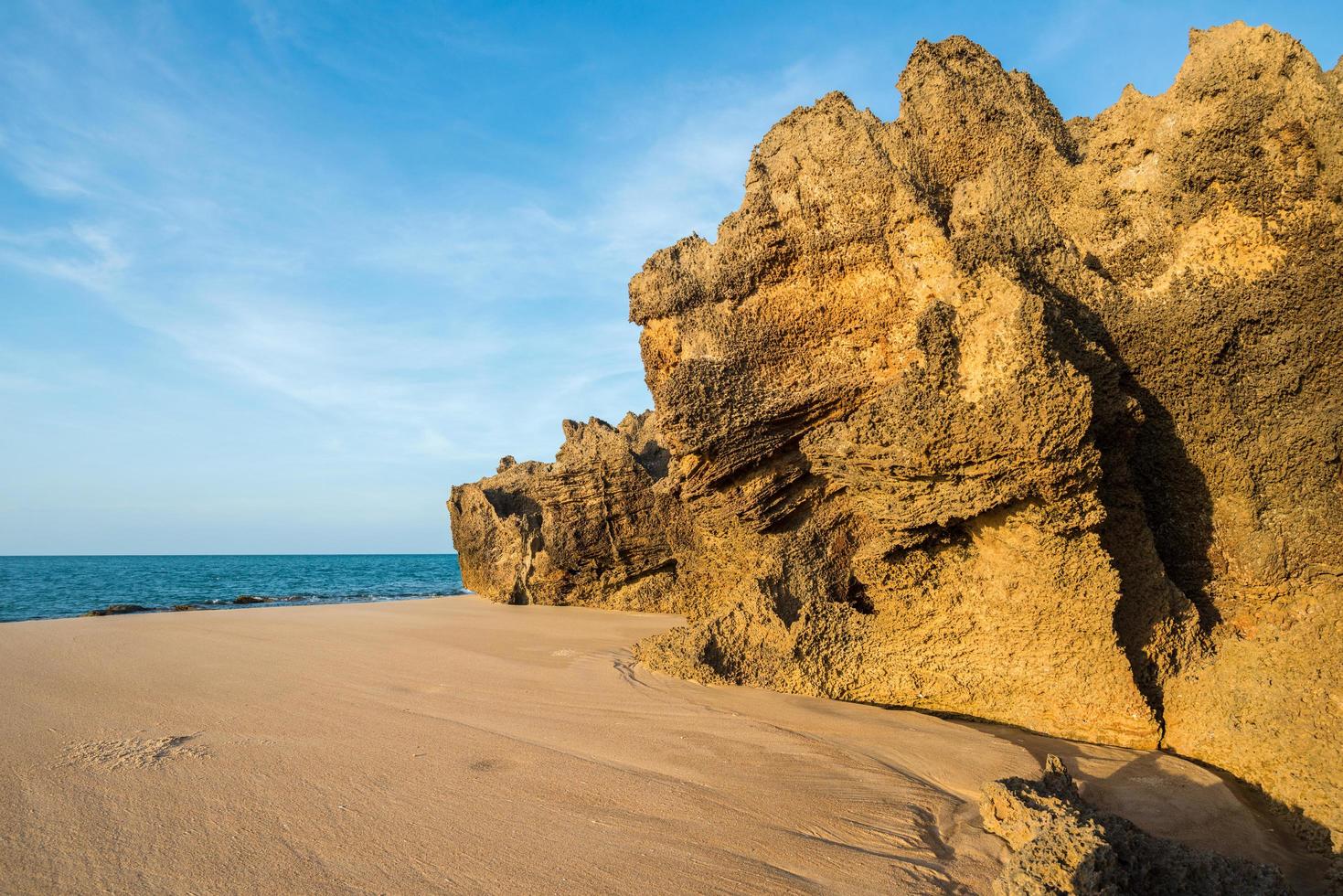 landschap van kaap wirrwawuy strand bij nhulunbuy stad van de noordelijke staat van het grondgebied, australië. foto