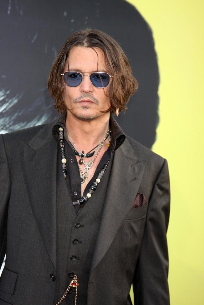 los angeles, 7 mei - johnny depp arriveert bij de donkere schaduwen, los angeles première in graumans chinese theater op 7 mei 2012 in los angeles, ca foto