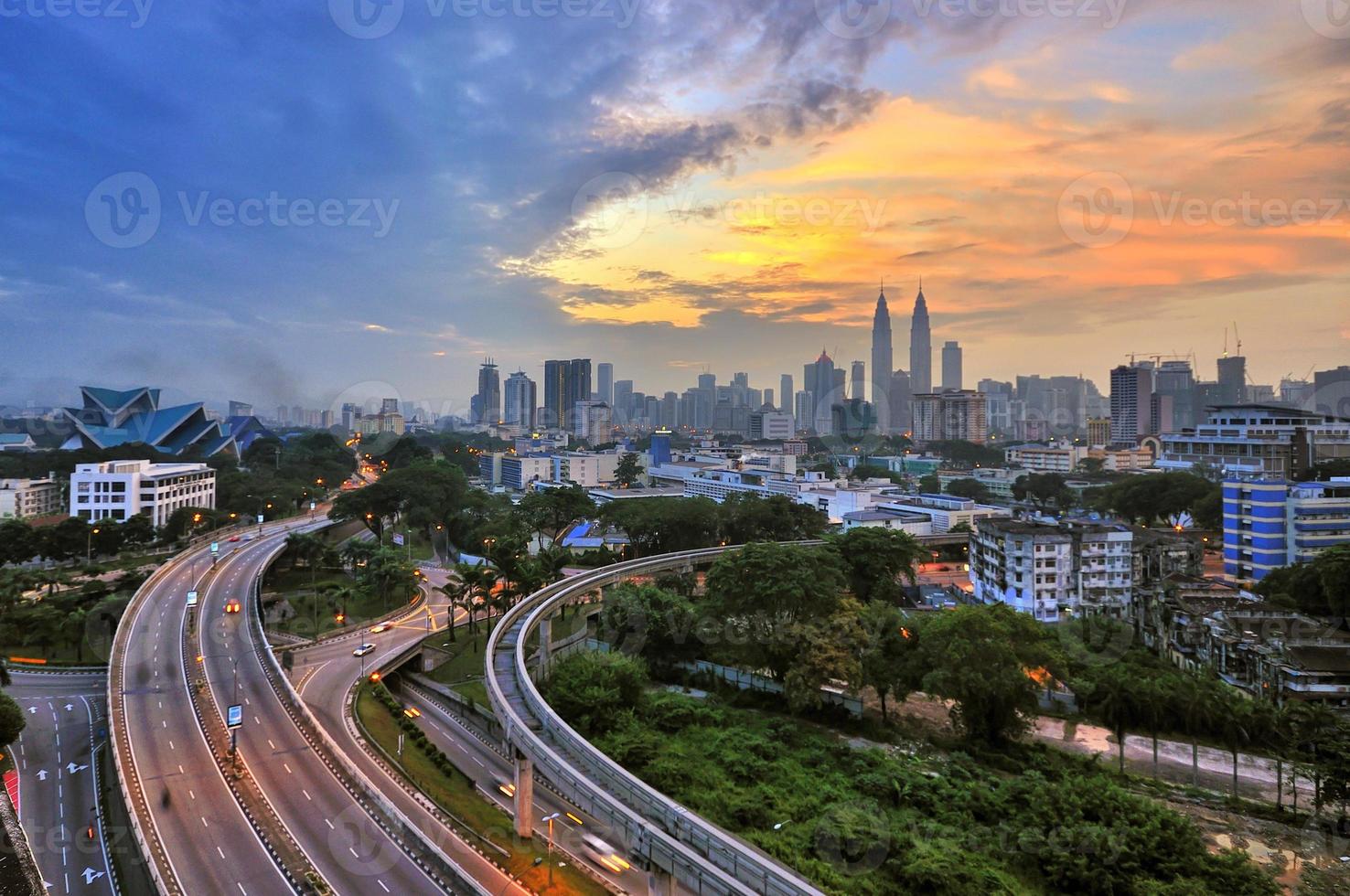 enigszins onscherp beeld van de skyline van Kuala Lumpur foto