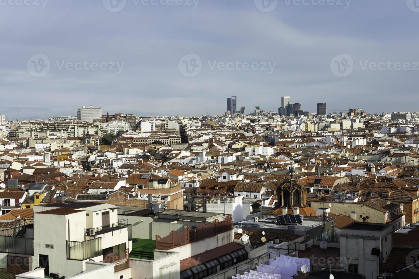 luchtfoto van de skyline van madrid foto