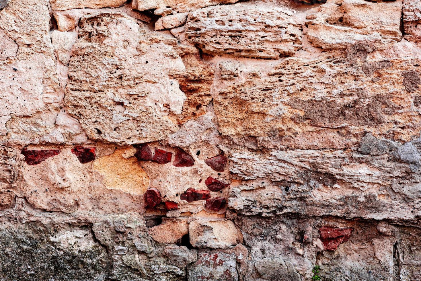 textuur van een bakstenen muur met scheuren en krassen die als achtergrond kunnen worden gebruikt foto