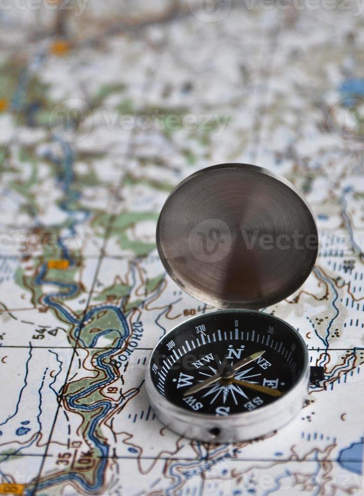 satellieten avontuur - kaart en kompas. foto