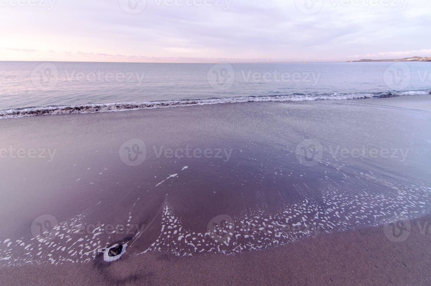 strand en zwaai bij zonsopgang foto