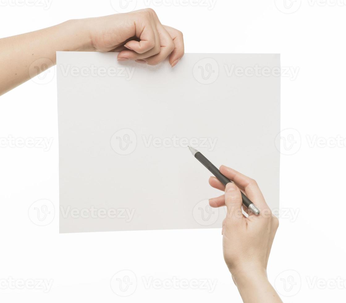 vrouwelijke hand met wit leeg papier foto