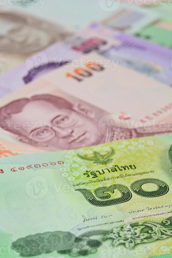 Thaise bankbiljetten (baht) voor geld en zakelijke concepten foto