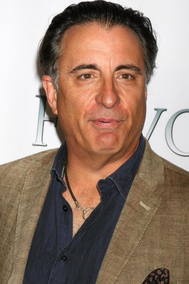 los angeles, 13 feb - andy garcia bij de broederlijke liefde la première in het zilveren scherm theater in het pacific design center op 13 april 2015 in west hollywood, ca foto