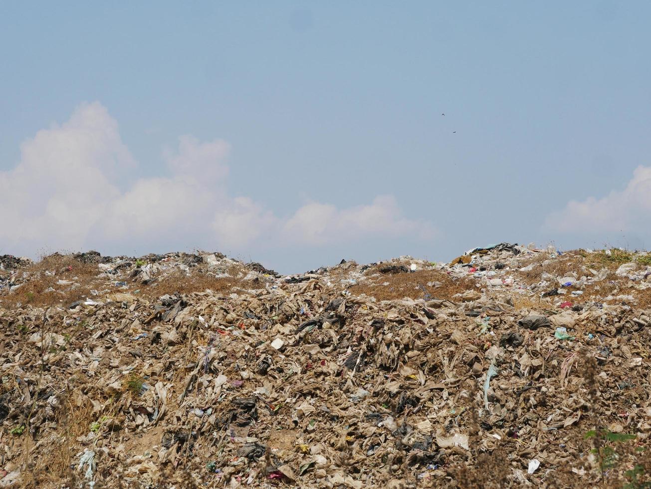 de stapel wordt niet goed afgevoerd. in de loop van een dag werd het ingepakt en ingepakt totdat het veel problemen veroorzaakte. foto