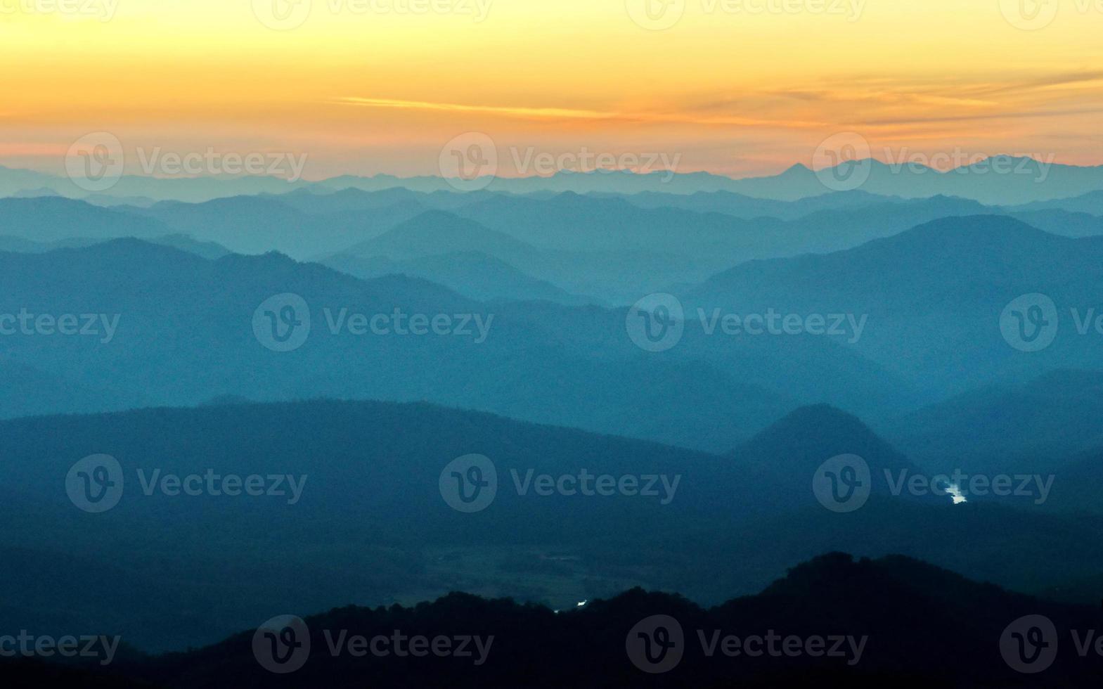 bergen richels zonsondergang lagen foto