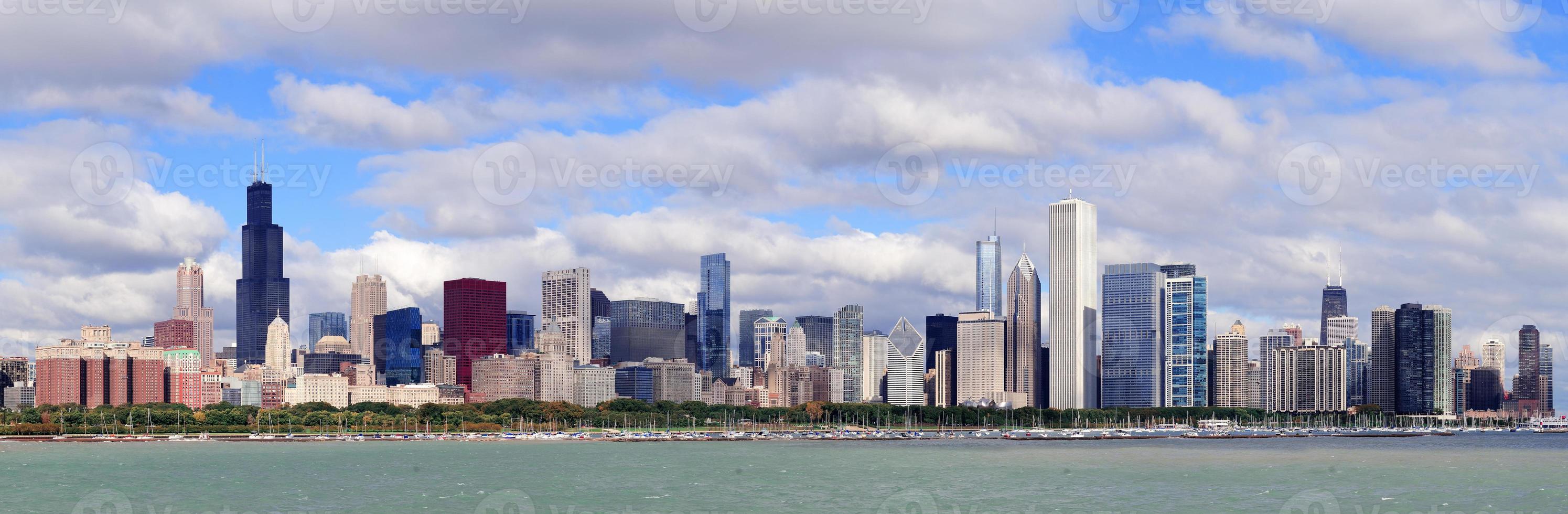 chicago skyline over het meer van michigan foto