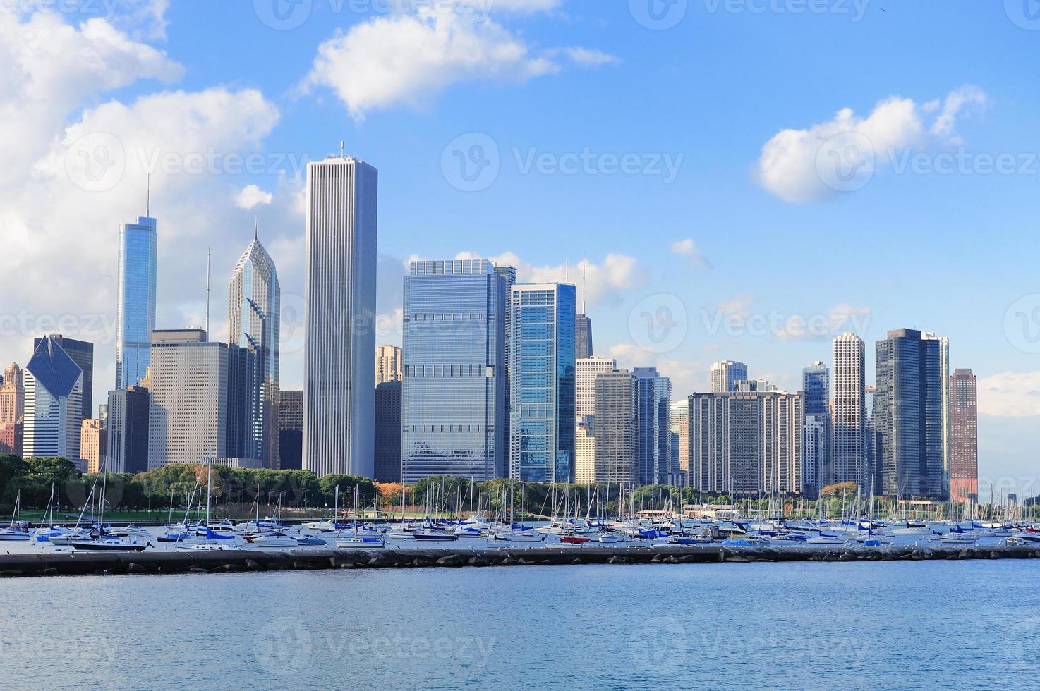 chicago skyline over het meer van michigan foto